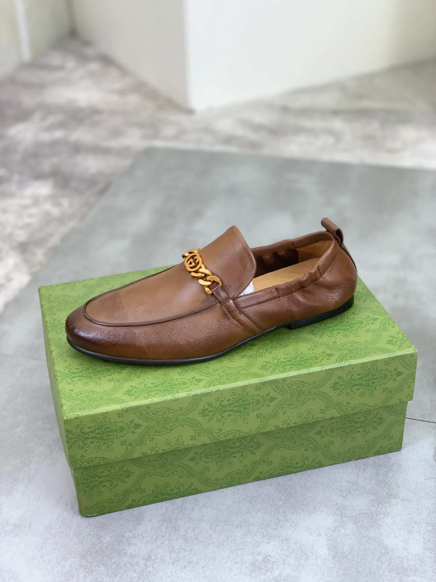 Men's Men's Shoes💰P520💰【New Style】Water-dyed Niuli Gucci's most popular selection of lazy slip-on leather shoes (Gucci) official website latest Gucci lazy leather shoes, hot style 💥 simple and elegant style, exclusive for trendy men. Unique official website latest brand original double G embossing Elements 👑 Original Gucci decoration, fashionable and elegant, fabric original calfskin ✅ fully imported first-layer cowhide lining, official website designated wear-resistant, rubber business outsole, classic model taken at the counter in real life 🎬38-44 black brown optional
